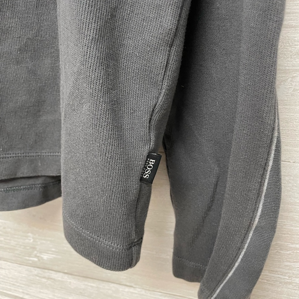 | Hugo Boss | 1/4 snap sweater. Size M. - Picture 4 of 5